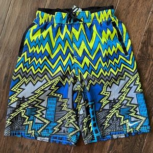 Nike boys swim trunk EUC 💙💚